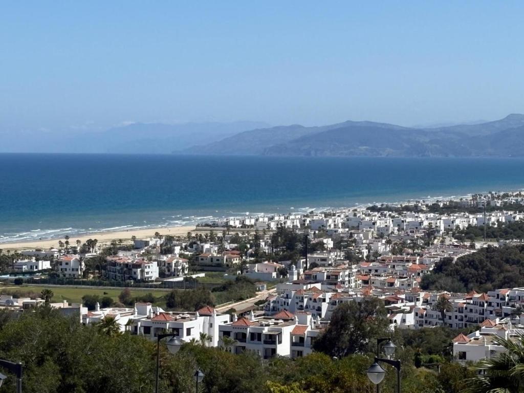 Appartements, Villas, Commerces, Terrains et Riads à louer et à vendre dans le Nord du Maroc